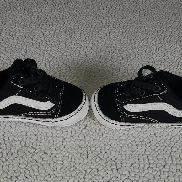 CLASSIC VANS BLACK AND WHITE KIDS  INFANT SIZE 2 - Picture 2 of 4